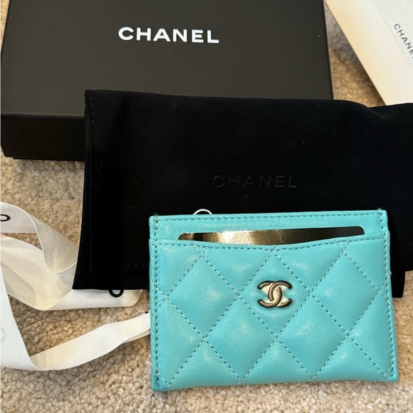 Chanel card holder in teal with black hardware - Picture 1 of 11